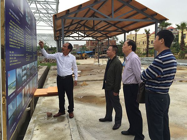 欽州市加雷水產(chǎn)養(yǎng)殖有限公司董事長、園區(qū)負(fù)責(zé)人陳家珍向協(xié)會領(lǐng)導(dǎo)詳細(xì)介紹園區(qū)建設(shè)與發(fā)展情況 格式版