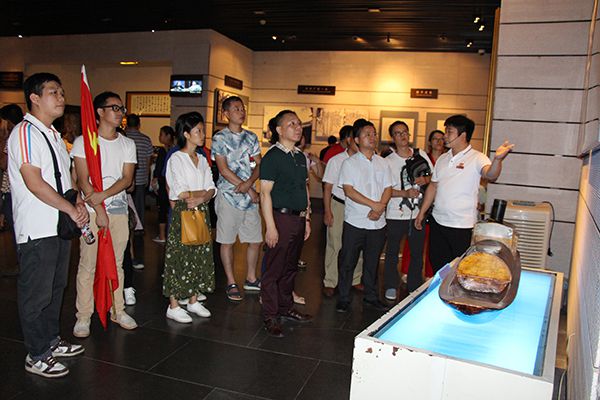 在百色起義紀(jì)念館參觀學(xué)習(xí)